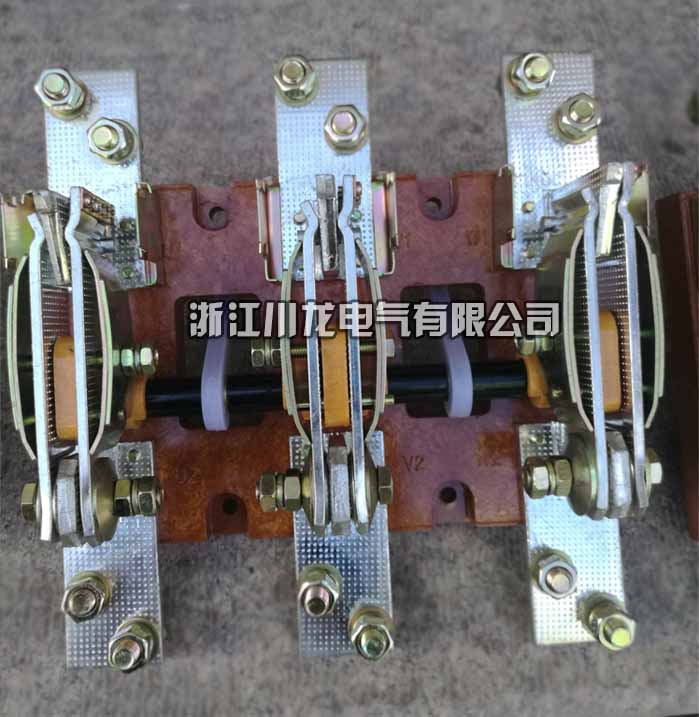 HD13開(kāi)啟式刀開(kāi)關(guān)